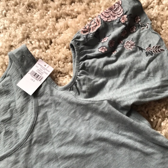 Cold shoulder top, AEO, S FINAL DROP - Picture 2 of 5